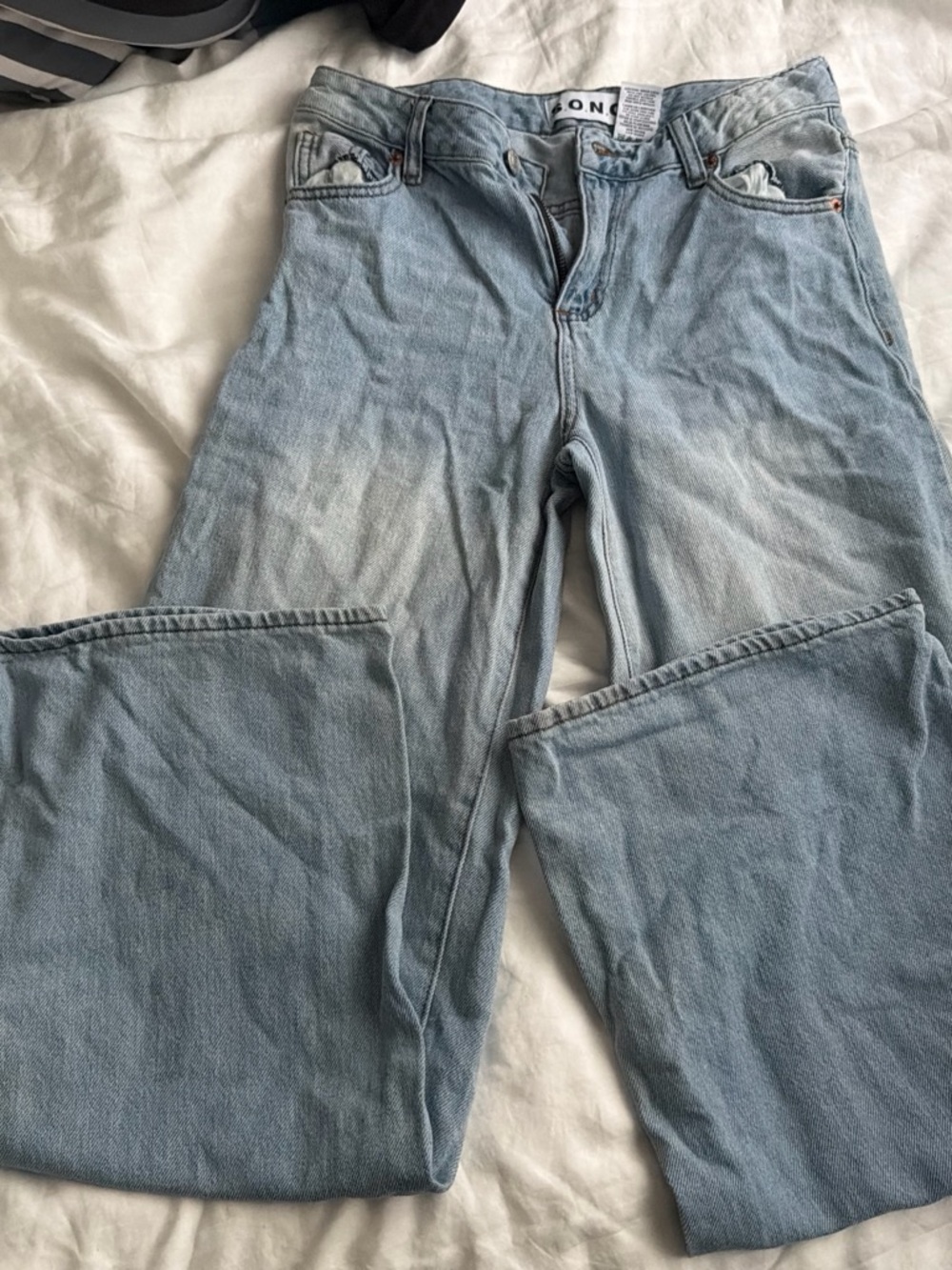 Light Wash Women’s Jeans - Unbranded